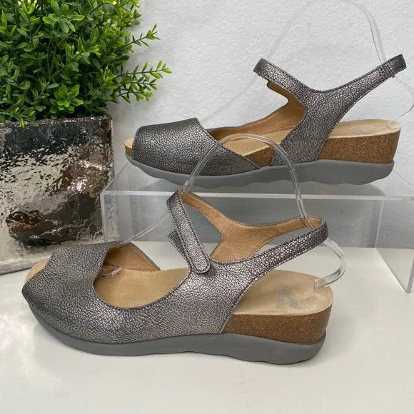 Dansko Marcy Pewter Metallic Leather Peep Toe Wedge Sandals 41 EU/10.5 US - Picture 3 of 9